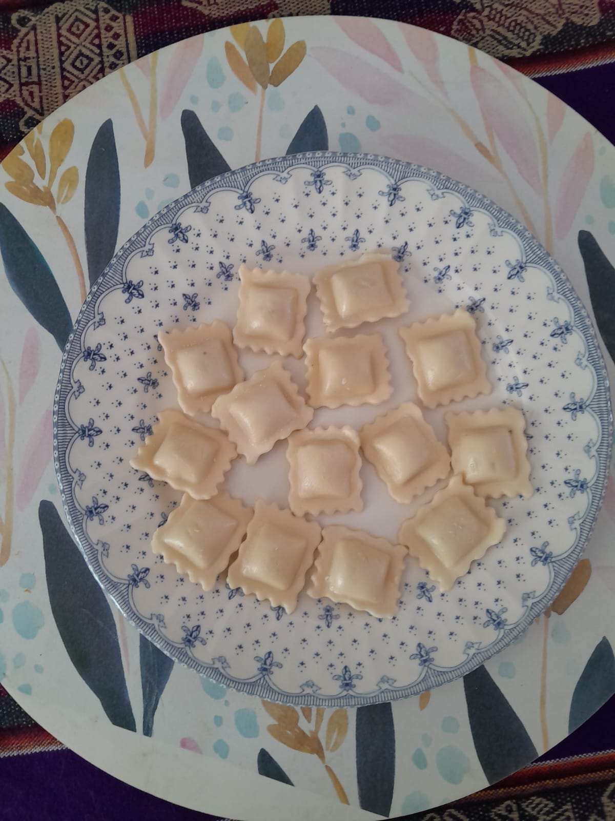 fotografia de fideos y arroz crudo